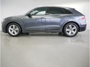 Audi Q8 55 TFSI e quattro tiptr. S line LED AHK virt. Cock.