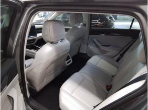Volkswagen Passat Variant 1.5 TSI DSG eHybrid Elegance AHK Navi Leder IQ.Light ACC DAB+