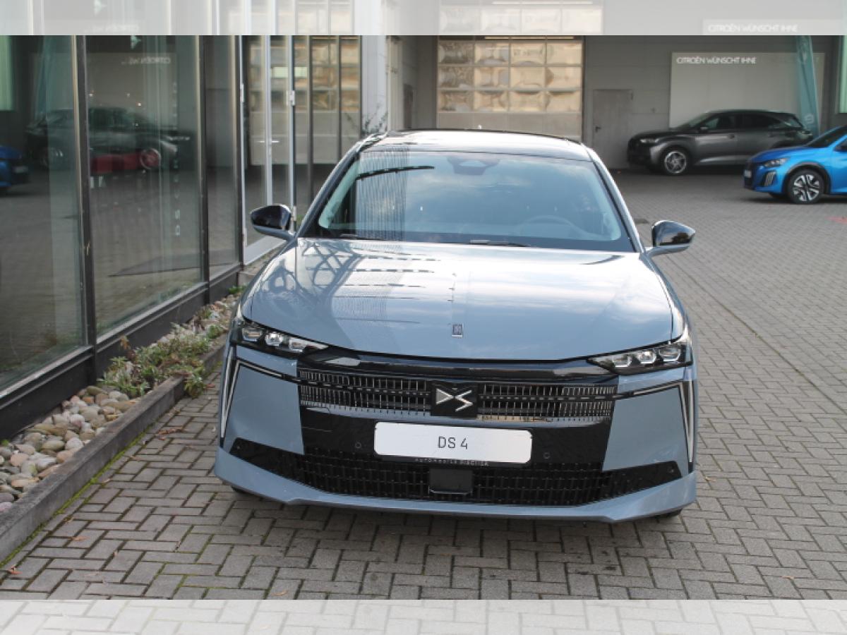 DS Automobiles N°4