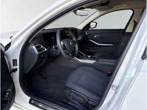 BMW 318 i Limo NAVI,LED-SW,PARK ASSIST,SH,KOMFORTZUGANG,AMBIENTE LICHT