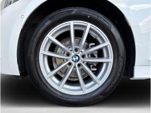 BMW 318 i Limo NAVI,LED-SW,PARK ASSIST,SH,KOMFORTZUGANG,AMBIENTE LICHT