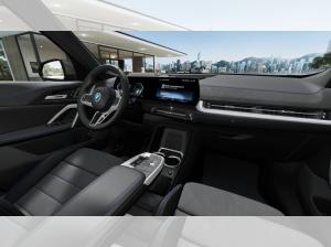 BMW iX1 xDrive 30 M-Sportpaket / Pano-Dach / Head-Up
