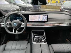 BMW i7 xDrive60 Limousine || M Sport Theatre Screen