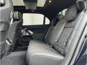BMW i7 xDrive60 Limousine || M Sport Theatre Screen