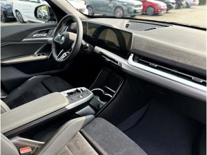 BMW iX1 eDrive20 M Sportpaket HK HiFi DAB LED Shz