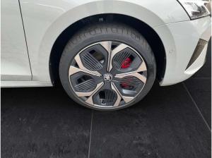 Skoda Octavia OCTAVIA COMBI RS 2,0 TSI 195 KW 7-GANG-DSG