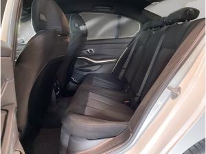 BMW 320 i xDrive Limousine M Sport AHK Kamera HiFi