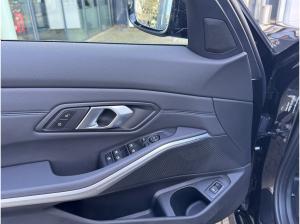 BMW 320 320d Tour M Sport PANO Ad-Led ACC 360° DA 19