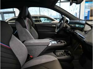BMW ix iX xDrive45 M Sport HUD PANO ACC RFK NAVI LED