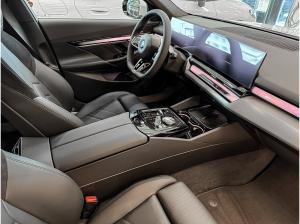 BMW i5 eDrive40 M Sport ACC RFK NAVI Standh. LED LM