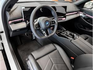 BMW i5 eDrive40 M Sport ACC RFK NAVI Standh. LED LM