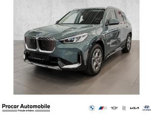 BMW iX1 xDrive30 xLine PANO ACC RFK NAVI Standh.