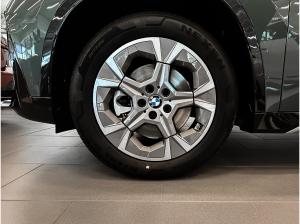 BMW iX1 xDrive30 xLine PANO ACC RFK NAVI Standh.