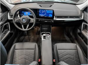 BMW iX1 xDrive30 xLine PANO ACC RFK NAVI Standh.