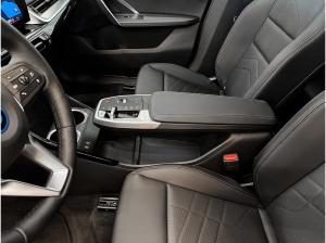BMW iX1 xDrive30 xLine PANO ACC RFK NAVI Standh.