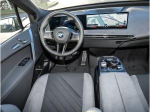 BMW ix iX xDrive45 M Sport SkyLounge DAPro PAPro Aktivlenkung