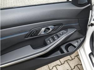 BMW 330 330d xDrive Touring M Sport Pano ACC PA+ HiFi LED DAB
