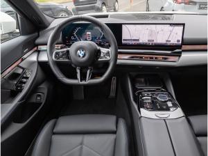 BMW 520 520d M Sport HUD PANO ACC AHK 360°KAM RFK NAVI