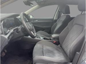 Volkswagen Golf VIII 1.5 eTSI DSG Style Pano Navi LED SHZ