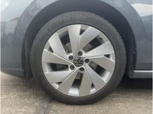 Volkswagen Golf VIII 1.5 eTSI DSG Style Pano Navi LED SHZ