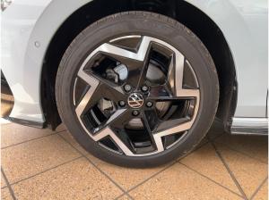 Volkswagen Golf VIII 1.5 eTSI DSG R-Line Navi LED ACC SHZ