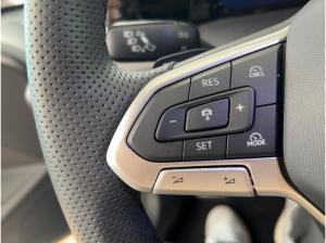 Volkswagen Golf VIII 1.5 eTSI DSG R-Line Navi LED ACC SHZ