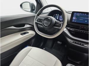 Fiat 500e ELEKTRO 42 KWH WINTERRÄDER BY BOCELLI NAVI KLIMA LED JBL APPLE/ANDROID LM17