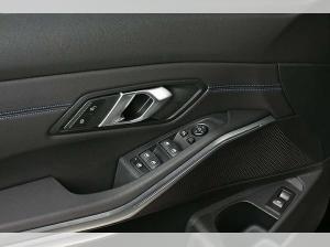 BMW 330 i xDr. AT M Sportpaket AHK ACC Park+ HuD HiFi