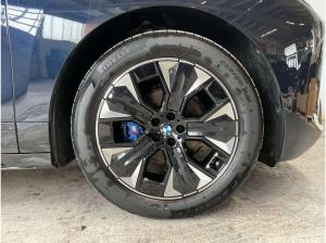 BMW ix xDrive45 M Sportpaket Glasdach Sky Lounge, Aktive