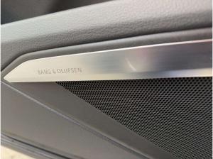 Audi Q8 e-tron Q8 S line e-tron 55 quattro virtual LED