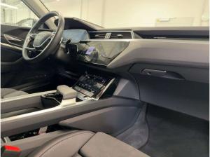 Audi Q8 e-tron Q8 S line e-tron 55 quattro virtual LED