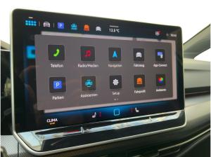 Volkswagen Golf VIII 1.5 eTSI DSG R-Line Navi LED SHZ PDC