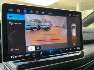 Volkswagen Golf VIII 1.5 eTSI DSG R-Line Navi LED SHZ PDC