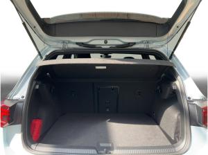 Volkswagen Golf VIII 1.5 eTSI DSG R-Line Navi LED SHZ ACC