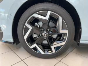 Volkswagen Golf VIII 1.5 eTSI DSG R-Line Navi LED SHZ ACC