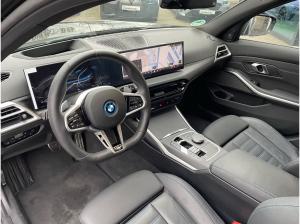 BMW 330 e xDrive M Sport | AHK Pano HUD H&K el.Sitze