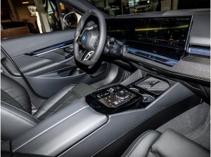 BMW i5 eDrive40 Tour. M Sport Pro HUD+PANO+ACC+AHK +Autobahnassist.+Memory+Alarm+KZG