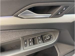 Volkswagen Golf VIII 2.0 TDI Move ACC AUT Navi Virtual LED