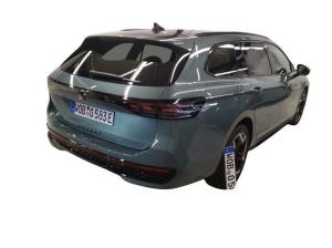 Volkswagen Passat Variant R-Line 1.5 TSI eHybrid 130kW DSG - Matrix-LED IQ.Drive Pano AHK HUD Area View Navi SHZ PDC