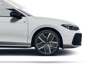 Volkswagen Passat R-Line 1.5 l eHybrid CarPlay Pano