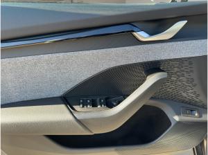 Skoda Octavia SOFORT VERFÜGBAR! Combi Tour AHK Navi HUD 360° eHeck