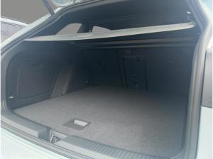 Volkswagen Golf Var. R-LINE 1.5 eTSI DSG PANO HuD KAM IQLED