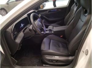 Volkswagen Passat Variant R-Line 1.5 TSI eHybrid 130kW DSG - Matrix-LED IQ.Drive Pano AHK HUD Area View Navi SHZ PDC