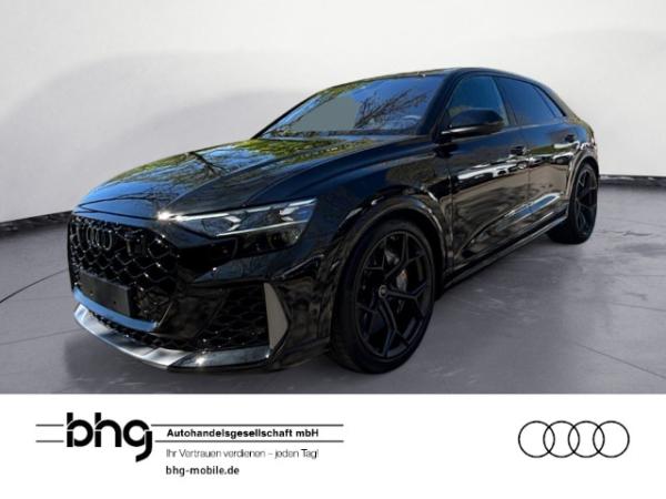 Audi RS Q8 SUV performance **Lageraktion**