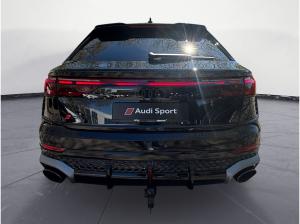Audi RS Q8 SUV performance **Lageraktion**