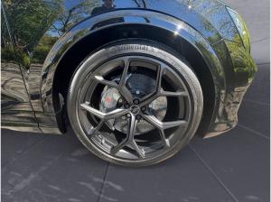 Audi RS Q8 SUV performance **Lageraktion**