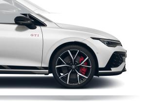 Volkswagen Golf GTI Clubsport PANO LEDER BLACKSTYLE HUD 360 INKL. WINTERRÄDER + GARANTIE