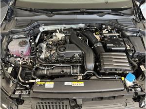 Volkswagen Golf VIII R-Line (WR/Pano/BlackStyle) 1.5 l eTSI110 7-Gang-DSG