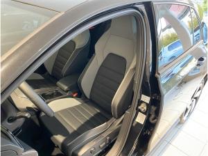 Volkswagen Golf VIII GTE (AHK/Pano/BlackStyle) 1.5 l eHybrid / 6-Gang-DSG