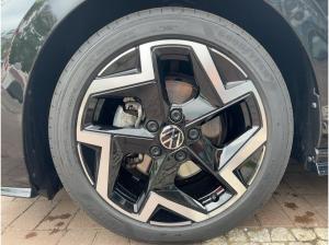 Volkswagen Golf VIII 1.5 eTSI DSG R-Line Navi LED ACC PDC